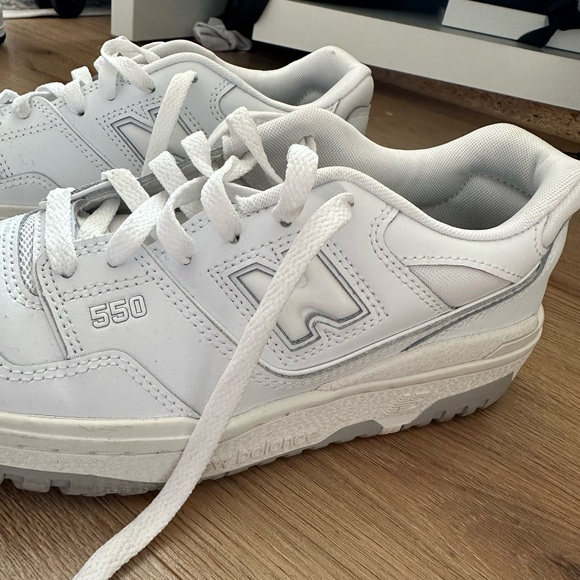 New Balance 550 - M 6.5 / W 8 - Picture 2 of 4